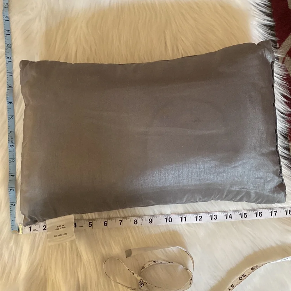 4 Elegant Decorative Pillow Set in Gray/silver and Brown